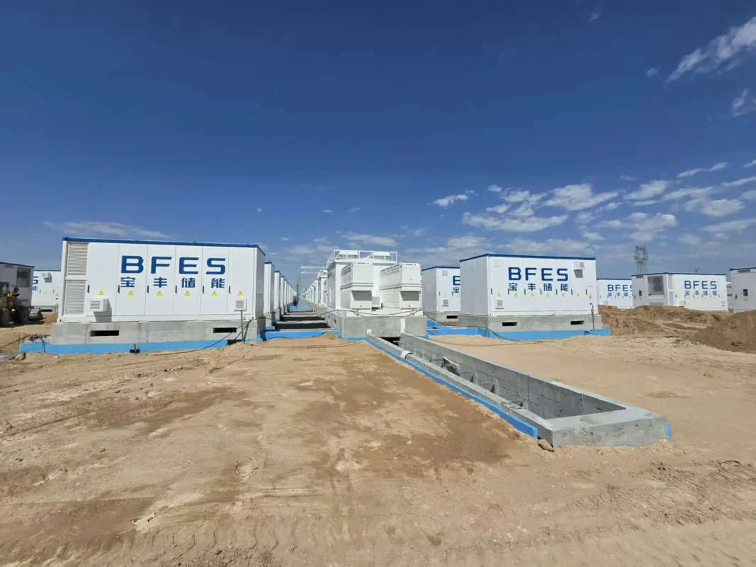 Wantai Electric technicians laying energy storage power cables at the Baofeng project site